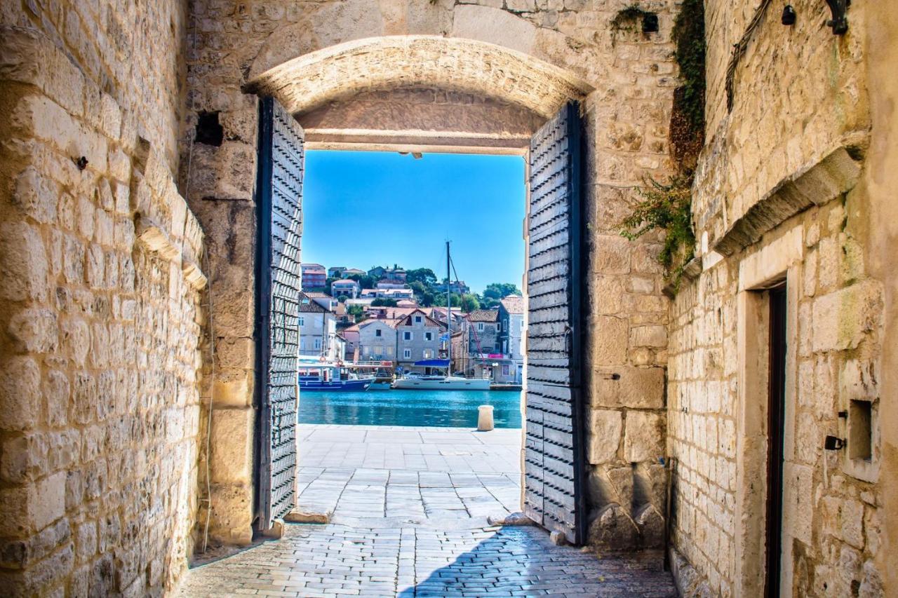 Luxury Seaside Villa With A Classic Mediterranean Olive Garden, A Fully Equipped Professional Kitchen, Pool, Sauna, Padle Boards And Canoe - Miolin Beach House Trogir Luaran gambar