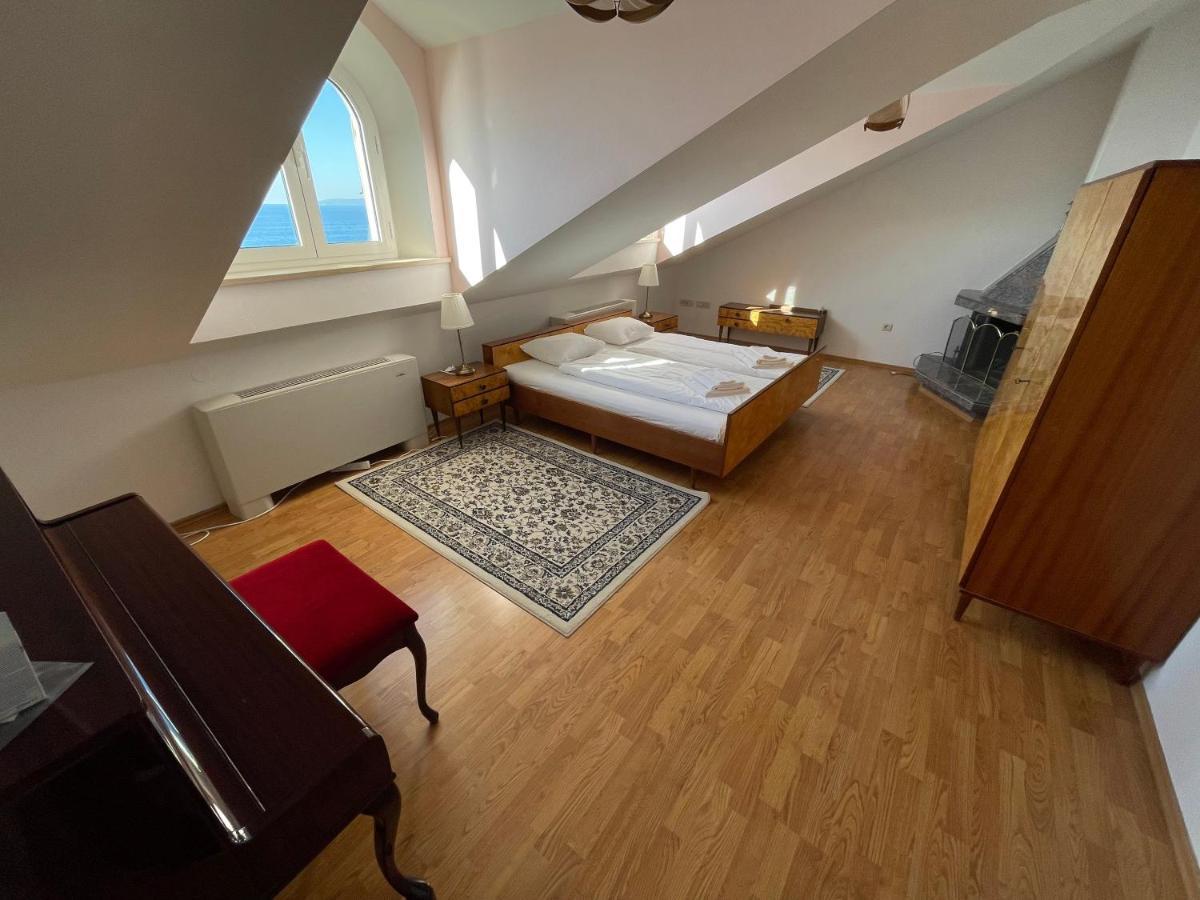 Luxury Seaside Villa With A Classic Mediterranean Olive Garden, A Fully Equipped Professional Kitchen, Pool, Sauna, Padle Boards And Canoe - Miolin Beach House Trogir Luaran gambar