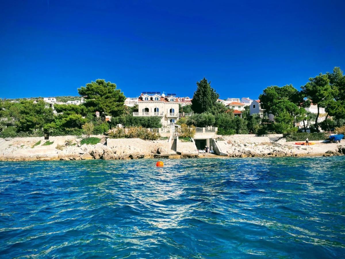 Luxury Seaside Villa With A Classic Mediterranean Olive Garden, A Fully Equipped Professional Kitchen, Pool, Sauna, Padle Boards And Canoe - Miolin Beach House Trogir Luaran gambar