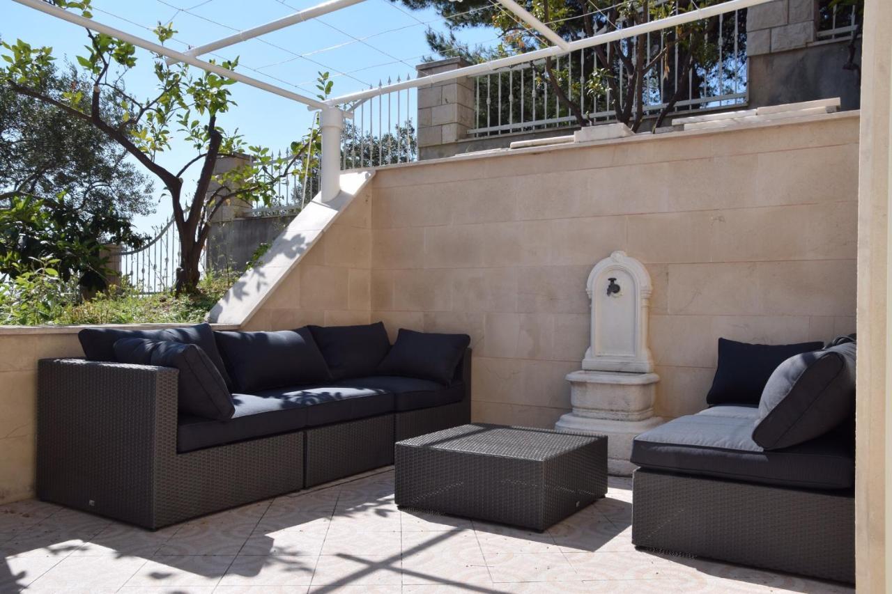 Luxury Seaside Villa With A Classic Mediterranean Olive Garden, A Fully Equipped Professional Kitchen, Pool, Sauna, Padle Boards And Canoe - Miolin Beach House Trogir Luaran gambar